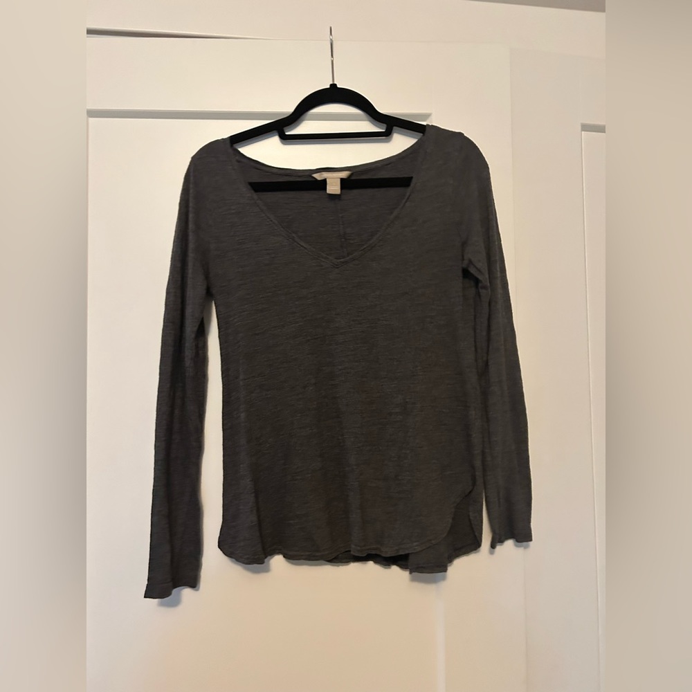 Banana Republic v neck long sleeve top gray